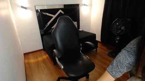 Mariana online show from 01/14/26, 03:12