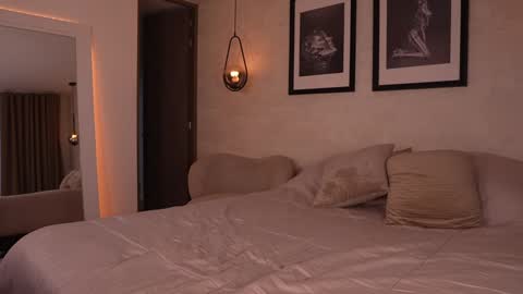 MARIANA  online show from 09/18/25, 10:34