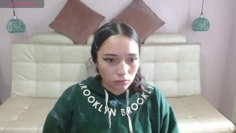 Snapshot of marianne_cam chatting on 04/17/26, 04:21 marianne_cam online show from 04/17/26, 04:21