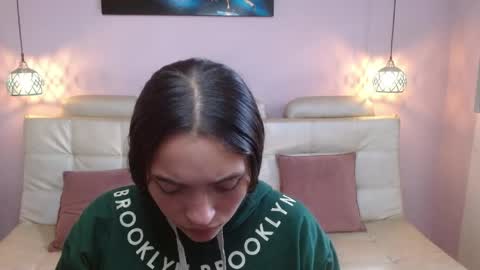 Snapshot of marianne_cam chatting on 05/08/26, 01:05 marianne_cam online show from 05/08/26, 01:05