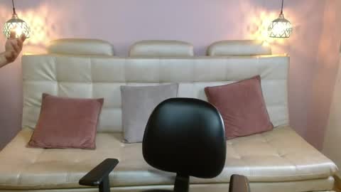 Snapshot of marianne_cam chatting on 05/19/26, 01:06 marianne_cam online show from 05/19/26, 01:06