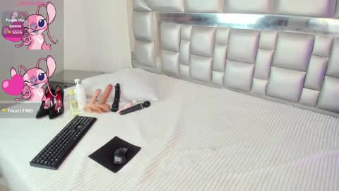 Snapshot of marianreynolds chatting on 05/15/26, 02:07 MARIAN online show from 05/15/26, 02:07