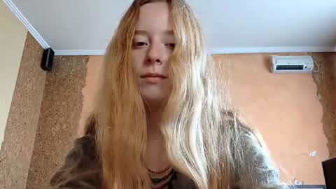 Snapshot of maricagorgo chatting on 07/13/26, 12:35 Kate online show from 07/13/26, 12:35
