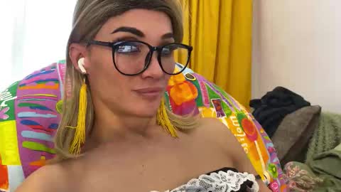 Mari online show from 11/18/25, 12:42