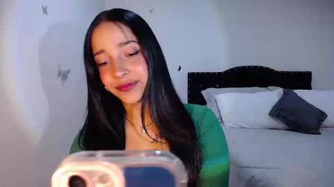 Nicolle online show from 09/24/25, 04:05