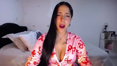 Nicolle online show from 10/12/25, 02:21