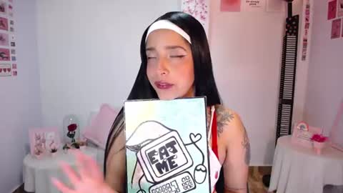 Snapshot of marie_daved chatting on 06/17/26, 05:32 Nicolle online show from 06/17/26, 05:32