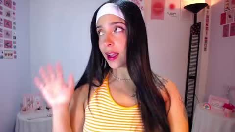 Snapshot of marie_daved chatting on 07/18/26, 04:05 Nicolle online show from 07/18/26, 04:05