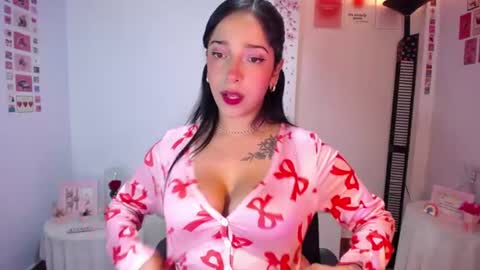 Snapshot of marie_daved chatting on 07/20/26, 05:44 Nicolle online show from 07/20/26, 05:44