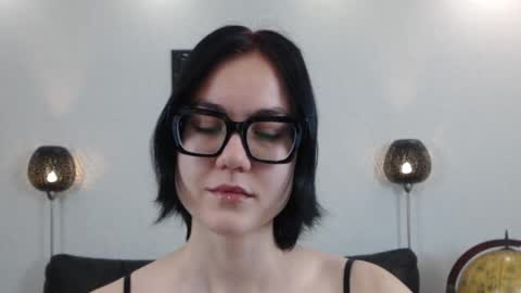 Marie Fitch online show from 12/05/25, 01:03