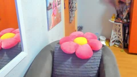 Snapshot of marie_marie03 chatting on 02/14/25, 08:10 Marie   online show from 02/14/25, 08:10