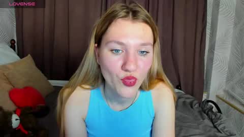 Snapshot of mariel_brown chatting on 12/04/24, 08:23 mariel_brown online show from 12/04/24, 08:23