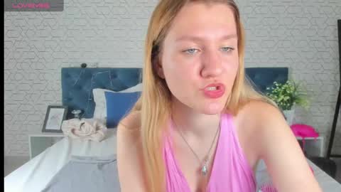 Snapshot of mariel_brown chatting on 12/12/24, 11:29 mariel_brown online show from 12/12/24, 11:29