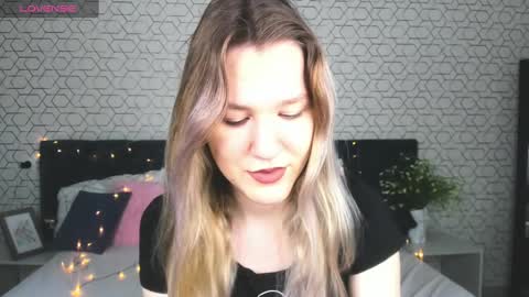 Snapshot of mariel_brown chatting on 02/08/25, 08:20 mariel_brown online show from 02/08/25, 08:20