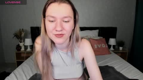 Snapshot of mariel_brown chatting on 02/11/25, 12:27 mariel_brown online show from 02/11/25, 12:27