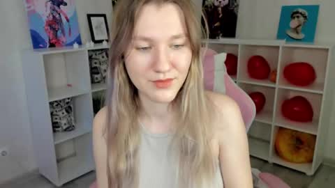 Snapshot of mariel_brown chatting on 02/18/25, 11:22 mariel_brown online show from 02/18/25, 11:22