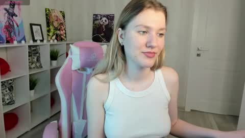 Snapshot of mariel_brown chatting on 03/12/25, 11:42 mariel_brown online show from 03/12/25, 11:42