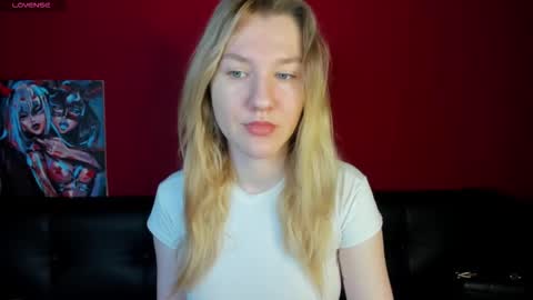 Snapshot of mariel_brown chatting on 09/12/25, 07:52 mariel_brown online show from 09/12/25, 07:52