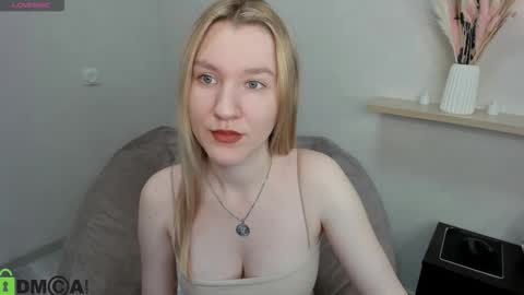 Snapshot of mariel_brown chatting on 10/08/25, 09:18 mariel_brown online show from 10/08/25, 09:18