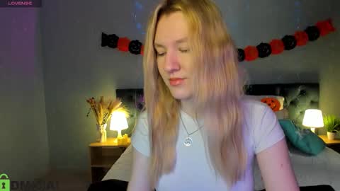 Snapshot of mariel_brown chatting on 10/22/25, 09:31 mariel_brown online show from 10/22/25, 09:31