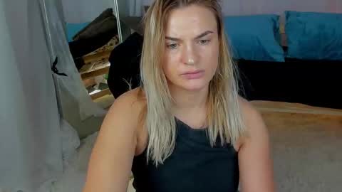 Mariel online show from 11/13/25, 01:15