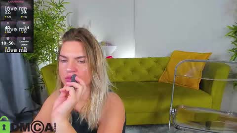 Mariel online show from 11/18/25, 01:22