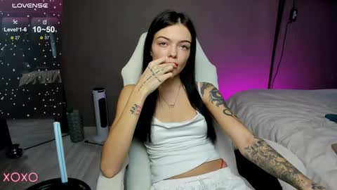 Maria  online show from 10/17/25, 01:25