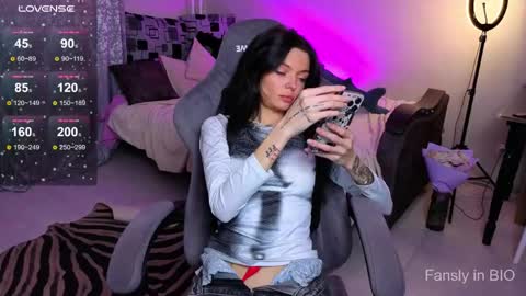 Snapshot of mariella__adams chatting on 05/25/26, 05:52 Maria online show from 05/25/26, 05:52
