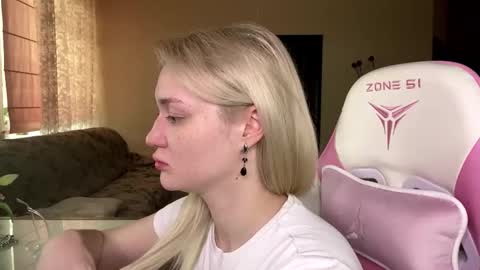 Hey Im Ash  I think together we can hit first 10 thumbs up online show from 03/07/26, 09:06