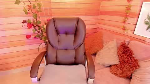 Snapshot of marien_thomson_ chatting on 02/26/25, 03:10 Marien online show from 02/26/25, 03:10