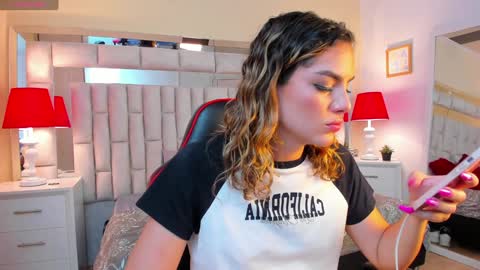 mariiahneedles online show from 02/04/25, 10:24