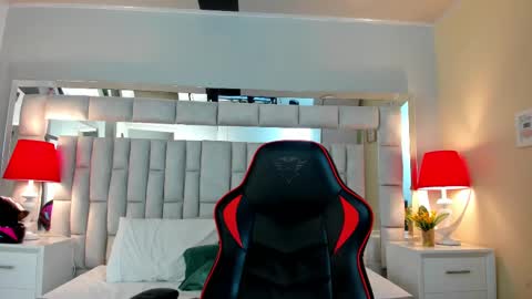 mariiahneedles online show from 11/21/25, 02:32