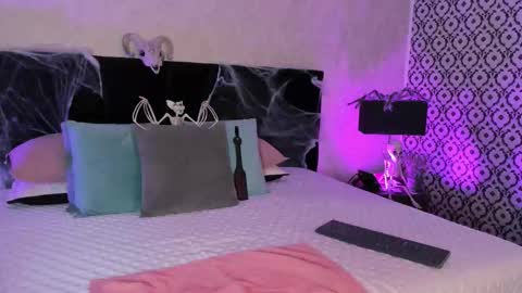 Mariana online show from 10/17/25, 04:20