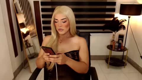 Snapshot of marinamorets chatting on 02/06/25, 07:35 marina online show from 02/06/25, 07:35