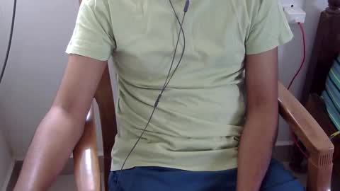 Snapshot of marinavine chatting on 02/16/25, 04:31 The SHY UncutBoy online show from 02/16/25, 04:31