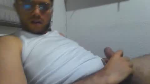 Snapshot of mario98e chatting on 12/18/25, 03:34 mario98e online show from 12/18/25, 03:34