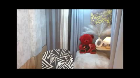 LEAH online show from 04/19/26, 06:10