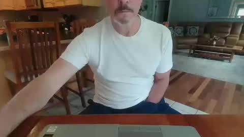 Mark online show from 10/11/25, 06:28