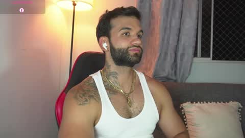 Snapshot of mark_hazze chatting on 05/22/26, 01:02 Mark online show from 05/22/26, 01:02