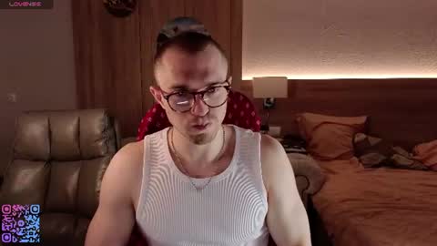 Snapshot of mark_stiff chatting on 07/19/26, 05:49 Mark online show from 07/19/26, 05:49