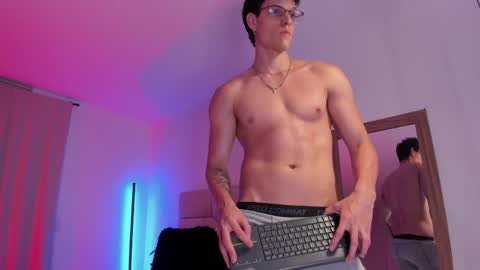 troy online show from 03/28/26, 02:22