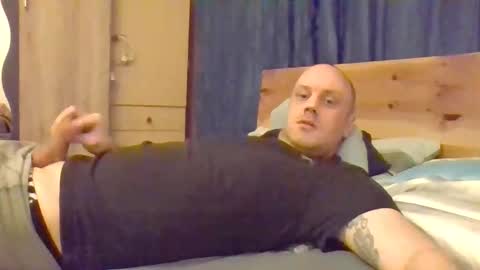 markus_7 online show from 12/22/25, 04:48