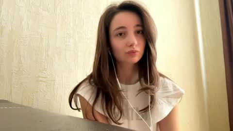 Mia online show from 04/29/26, 07:45