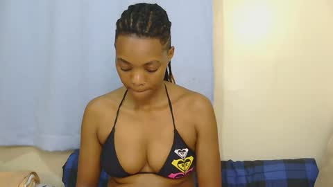 Snapshot of marly_babe chatting on 06/08/26, 01:28 Marly online show from 06/08/26, 01:28