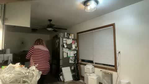 maroon_moon online show from 11/30/25, 10:25