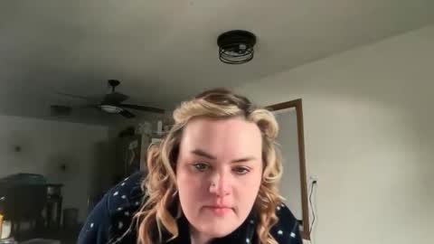 maroon_moon online show from 12/04/25, 11:35