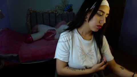 Snapshot of maroval2 chatting on 02/06/25, 04:53 maroval online show from 02/06/25, 04:53