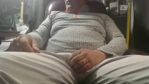 Snapshot of marrieddad19751975 chatting on 05/19/26, 07:37 only fans marrieddad19751975 online show from 05/19/26, 07:37