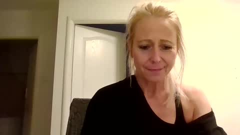 MaryGoRound online show from 11/01/25, 03:14