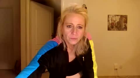 MaryGoRound online show from 11/17/25, 01:55